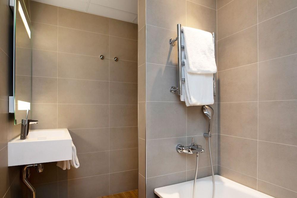 Ac By Marriott Stockholm Ulriksdal Hotell 4*